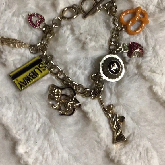 New York City  Charm Bracelet - Picture 6 of 6